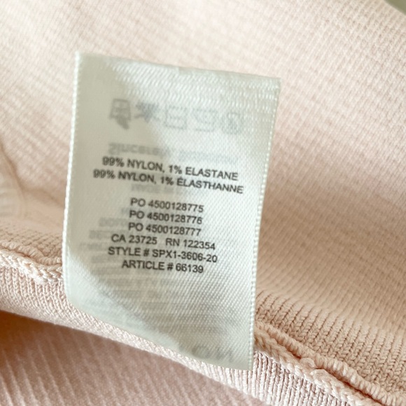 aritzia Babaton
Sculpt Knit Squareneck Cropped Tank - Picture 6 of 7